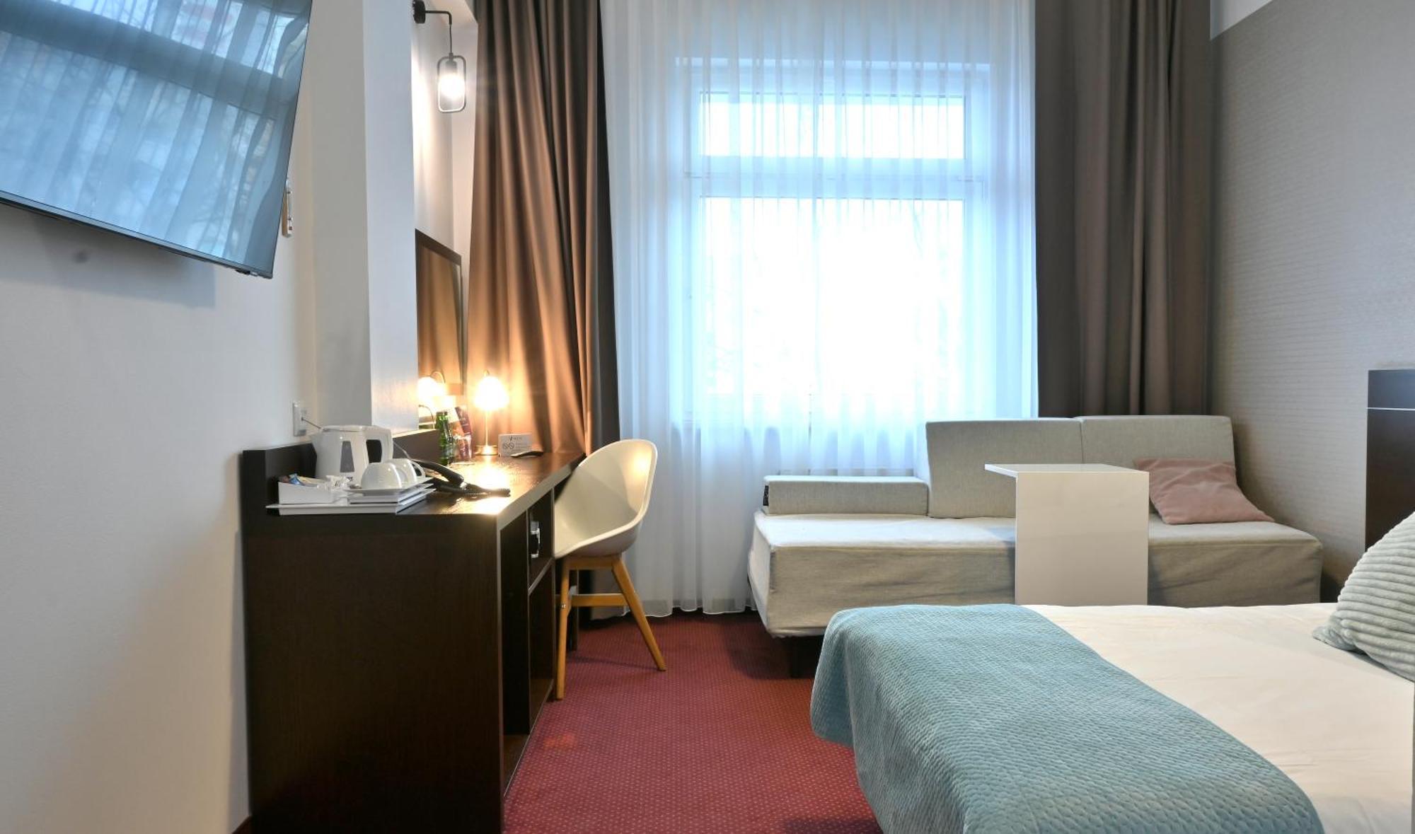 Vestil Hotel Piotrków Trybunalski Esterno foto