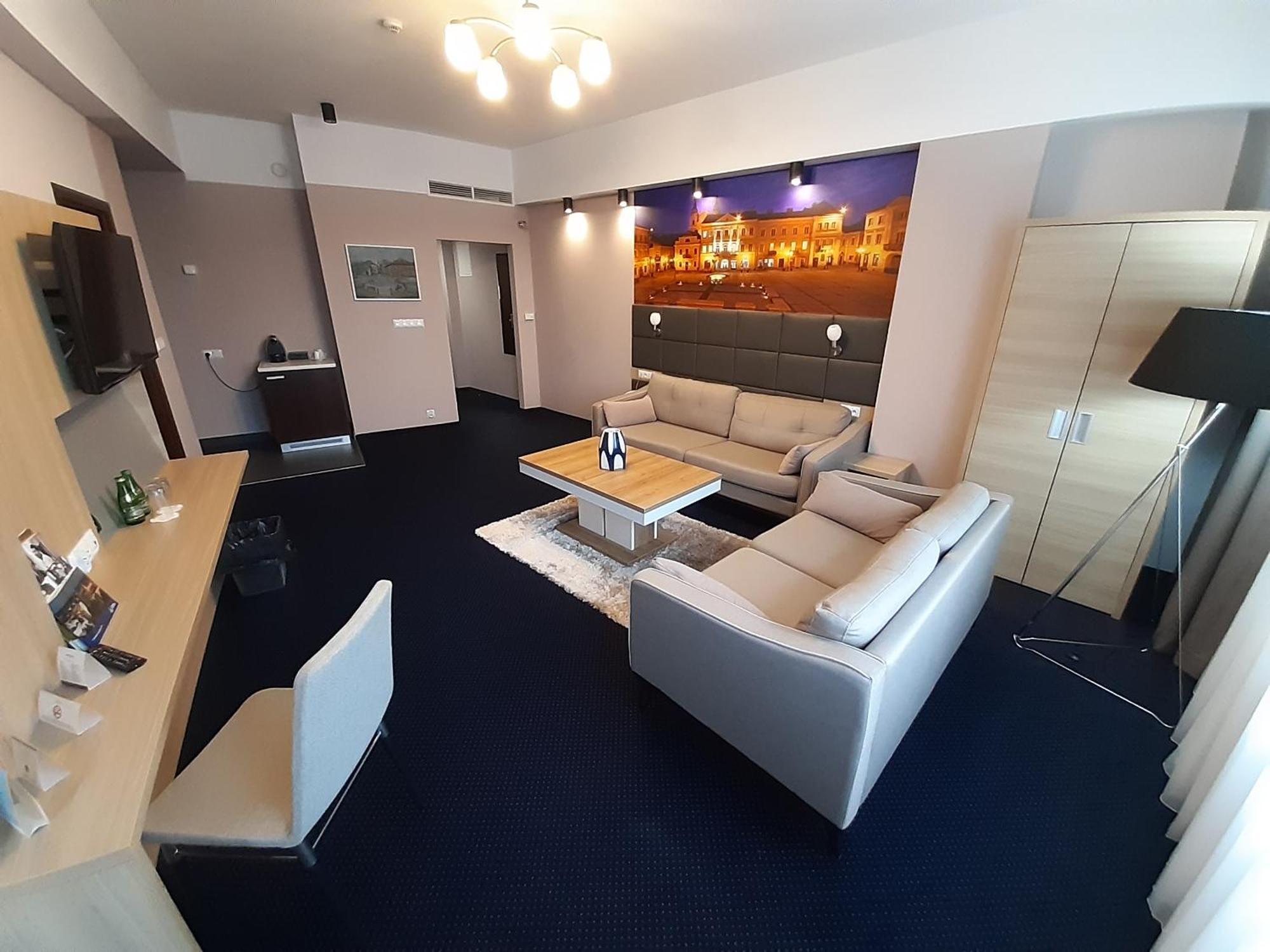 Vestil Hotel Piotrków Trybunalski Esterno foto
