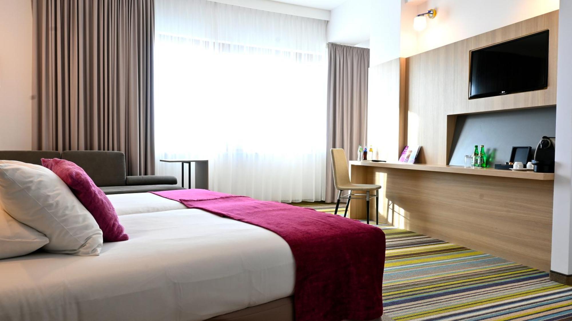 Vestil Hotel Piotrków Trybunalski Esterno foto