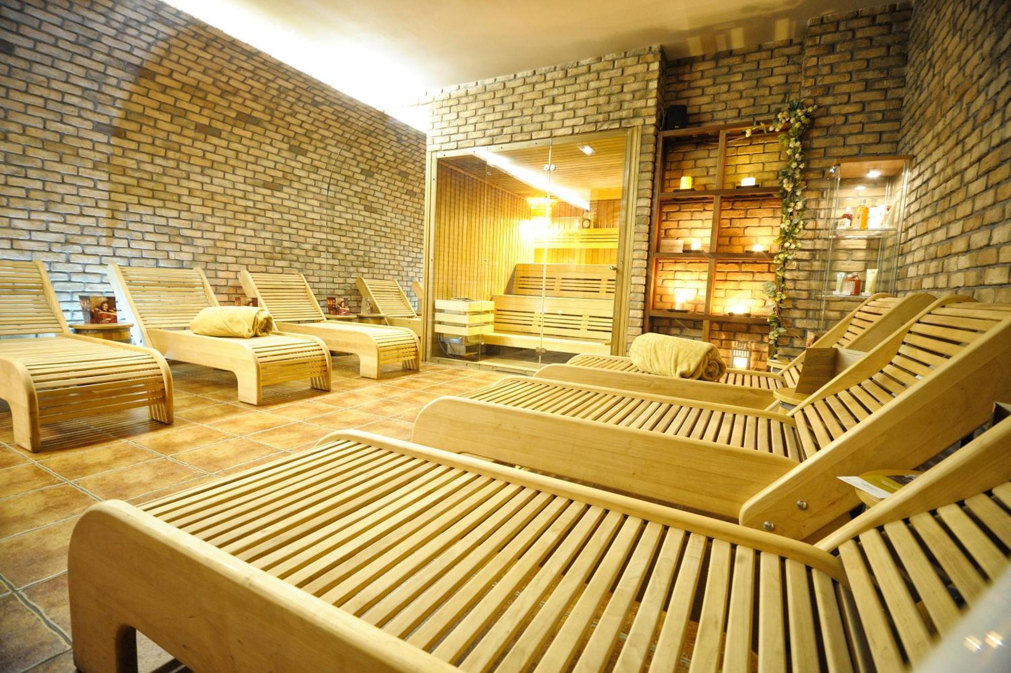Vestil Hotel Piotrków Trybunalski Esterno foto