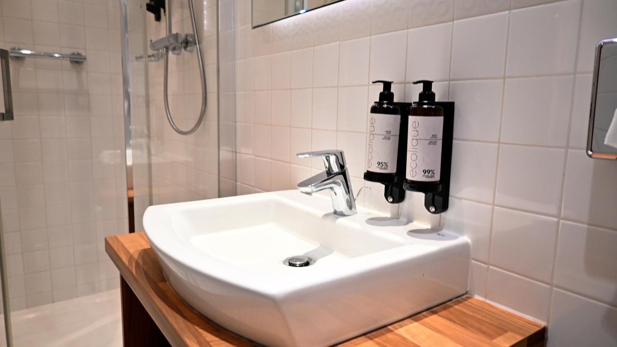Vestil Hotel Piotrków Trybunalski Esterno foto