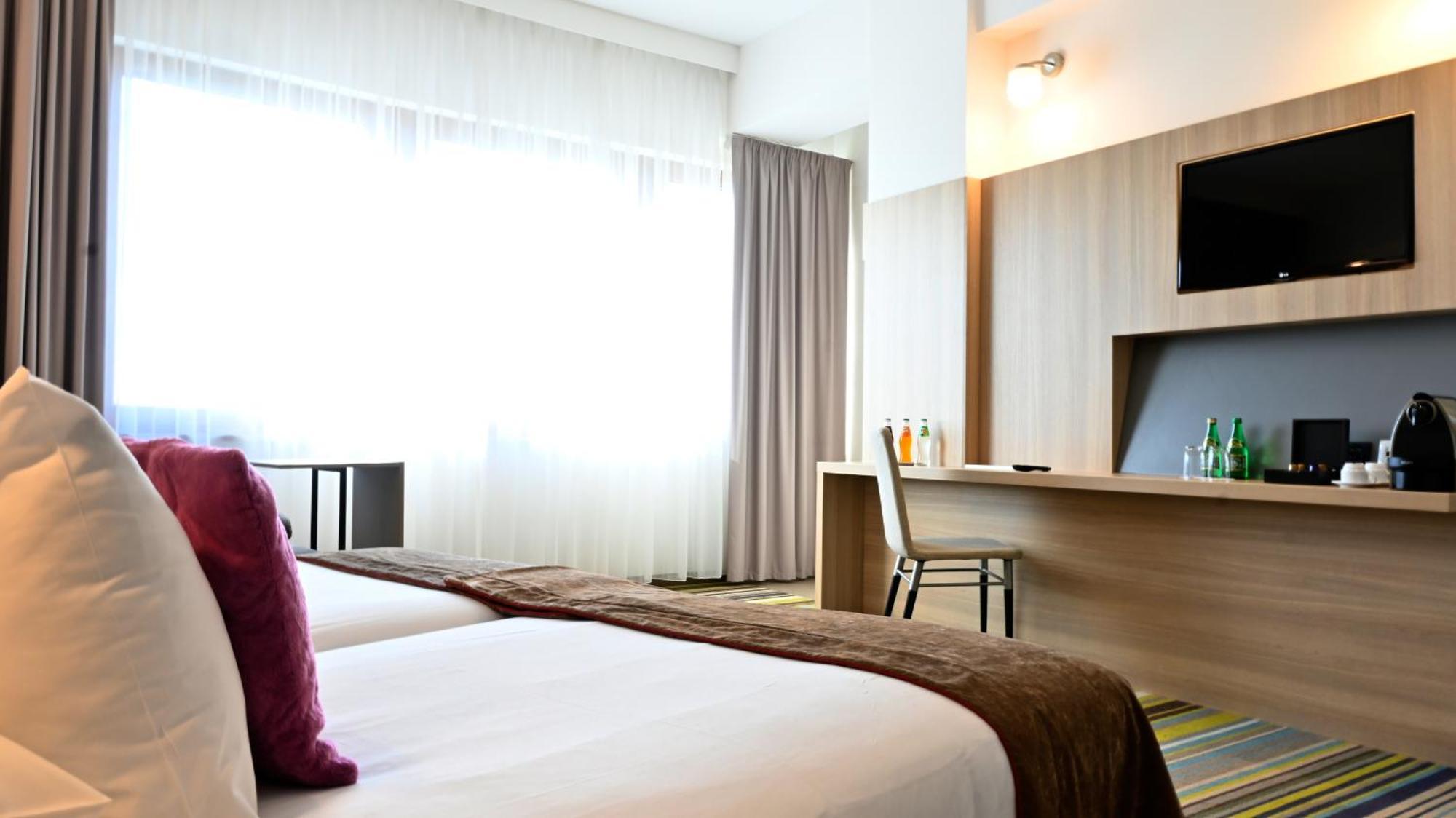 Vestil Hotel Piotrków Trybunalski Esterno foto