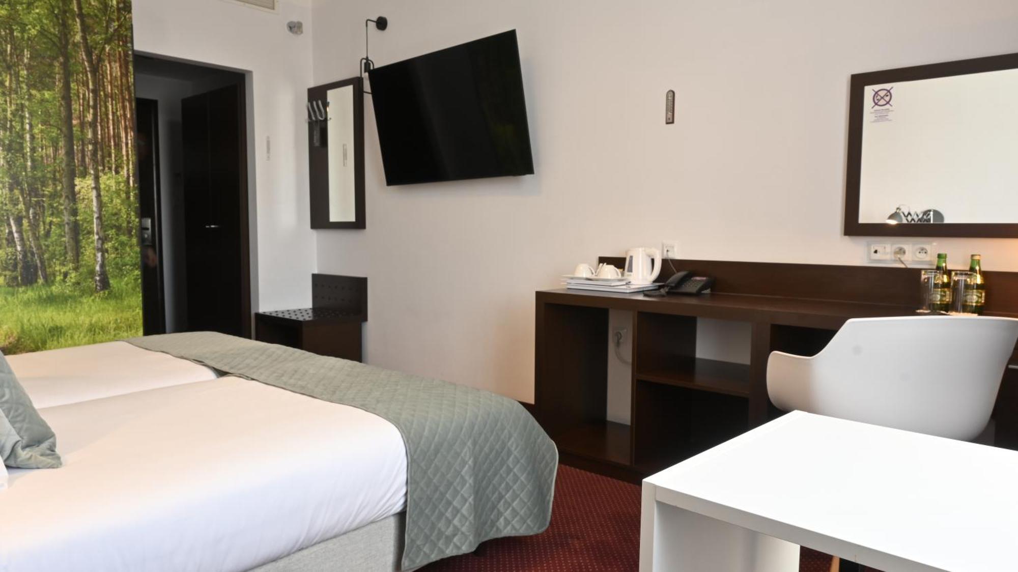 Vestil Hotel Piotrków Trybunalski Esterno foto