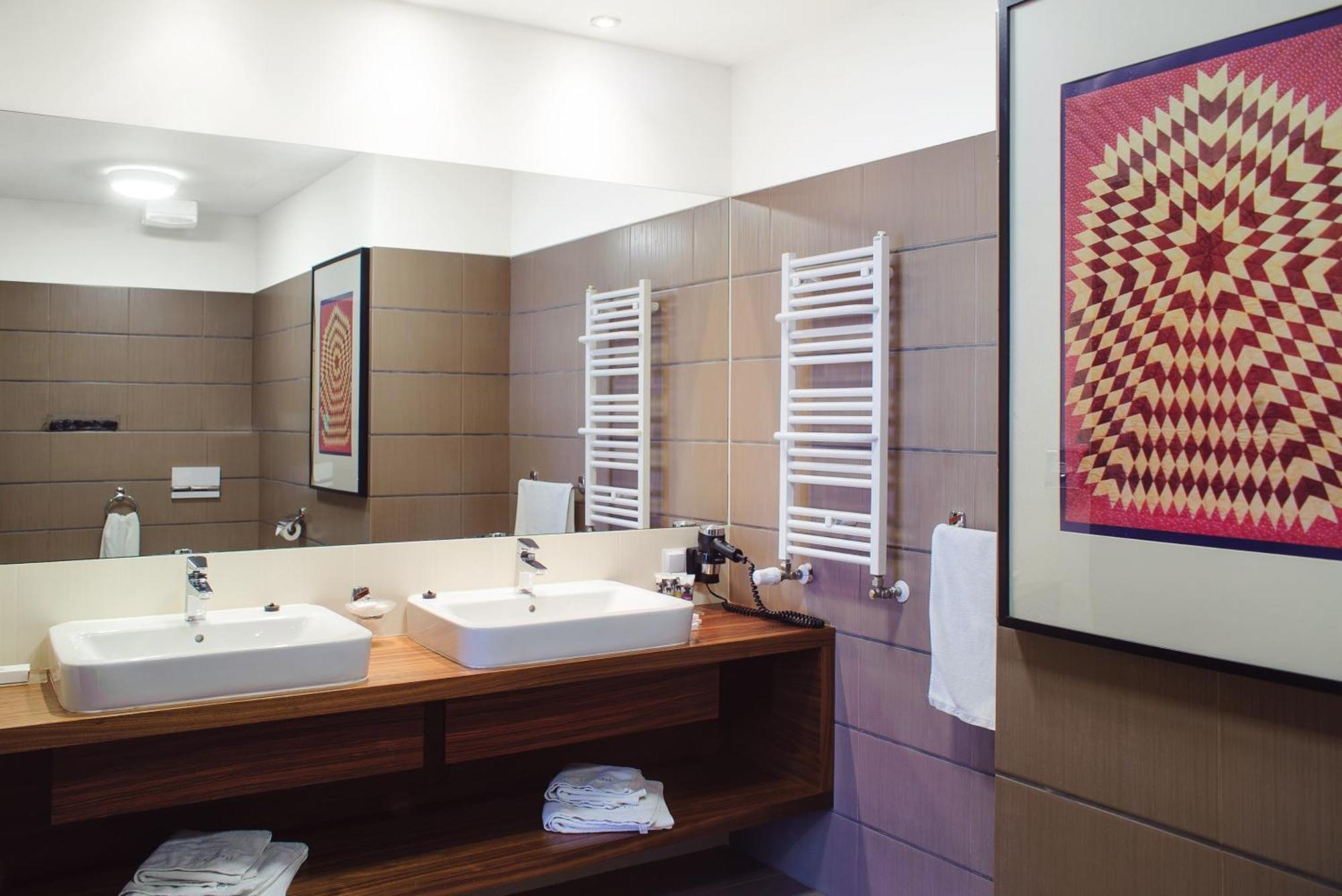 Vestil Hotel Piotrków Trybunalski Esterno foto