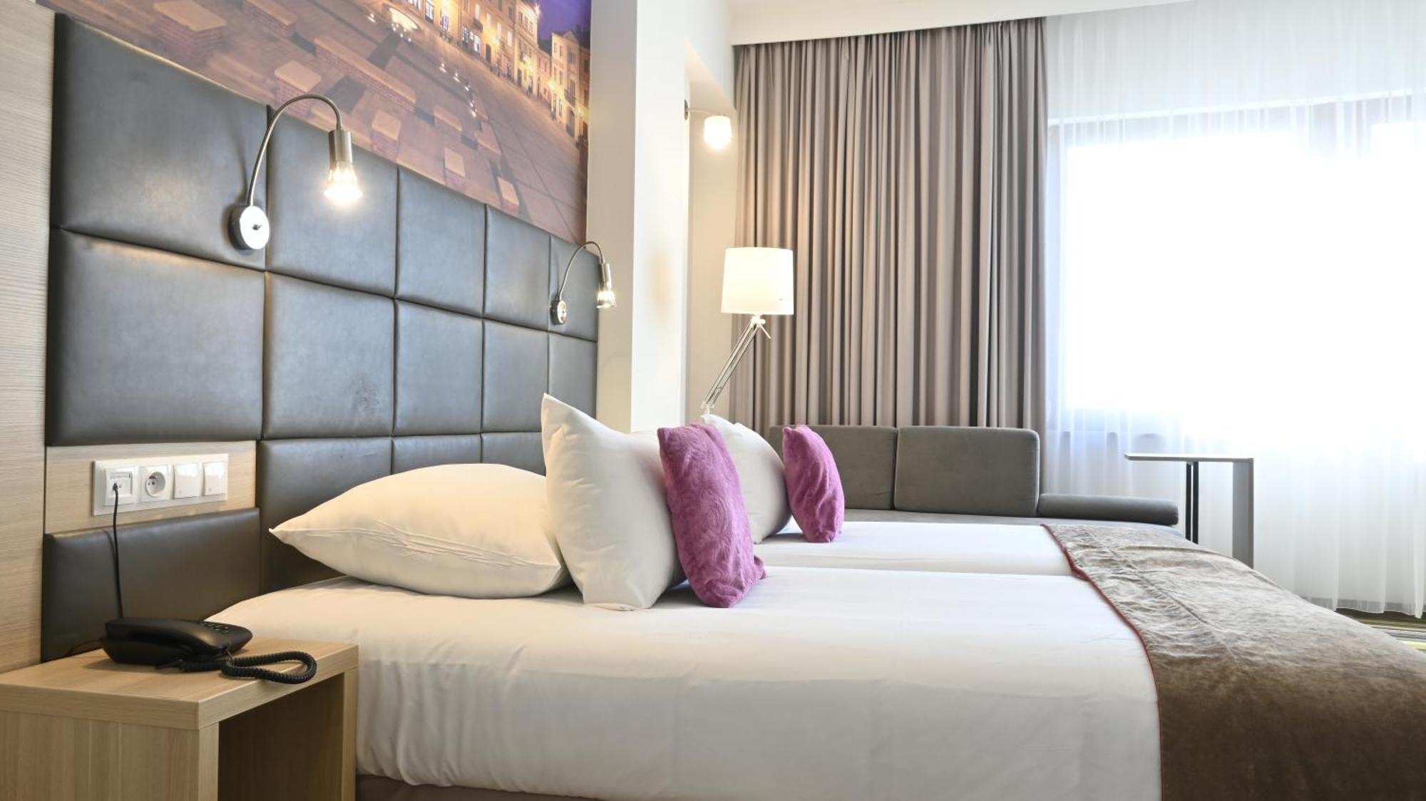 Vestil Hotel Piotrków Trybunalski Esterno foto
