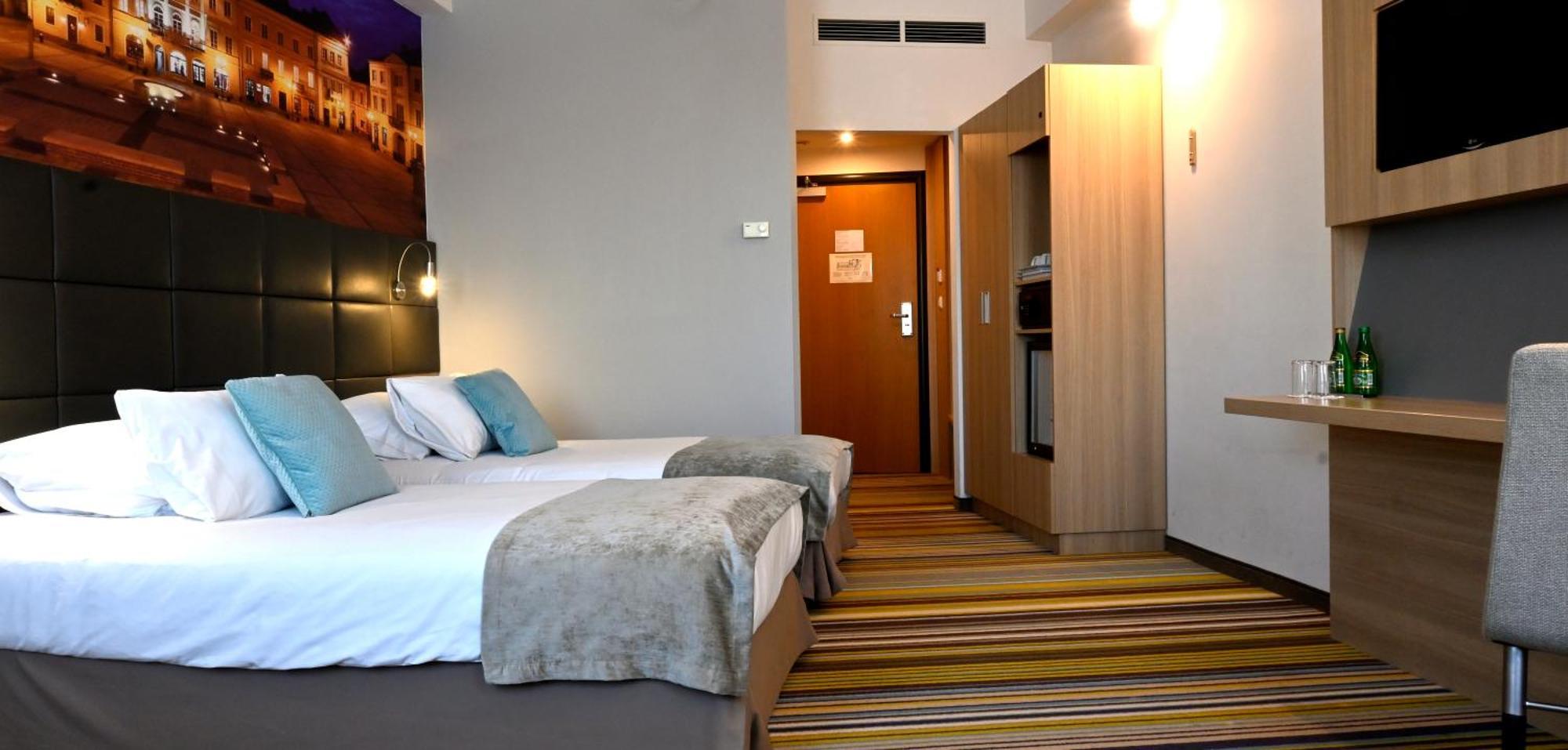 Vestil Hotel Piotrków Trybunalski Esterno foto
