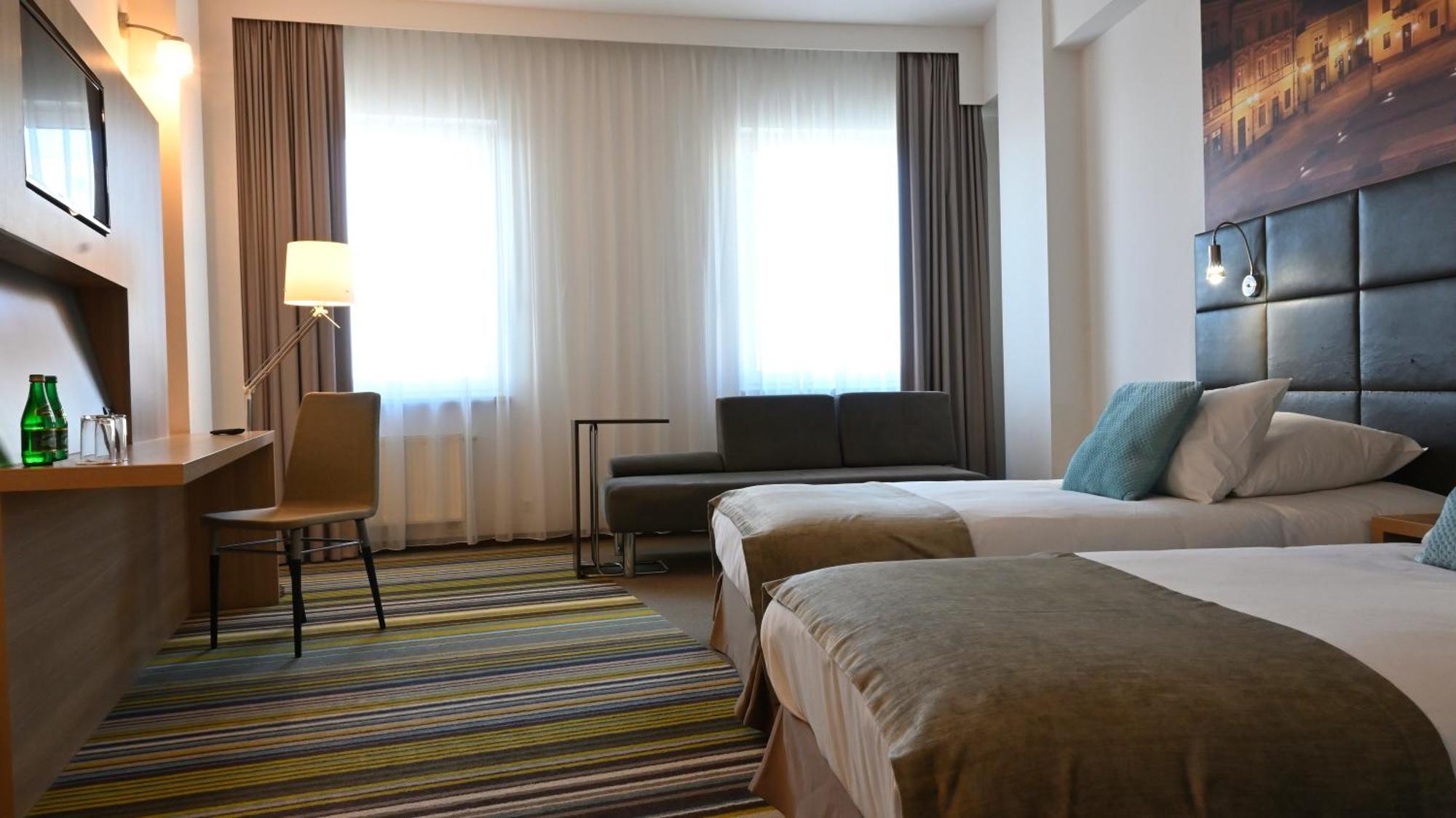 Vestil Hotel Piotrków Trybunalski Esterno foto