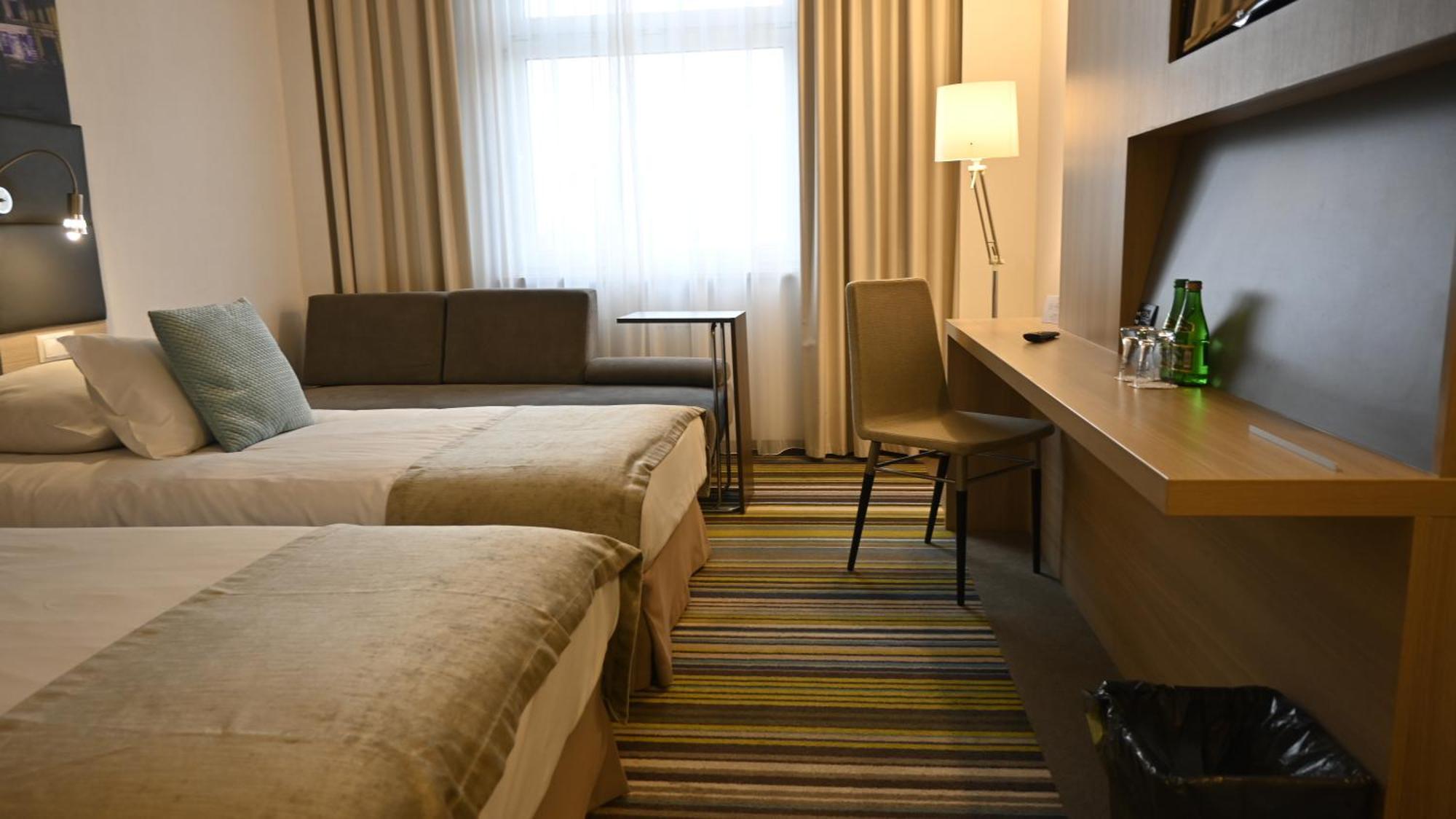 Vestil Hotel Piotrków Trybunalski Esterno foto