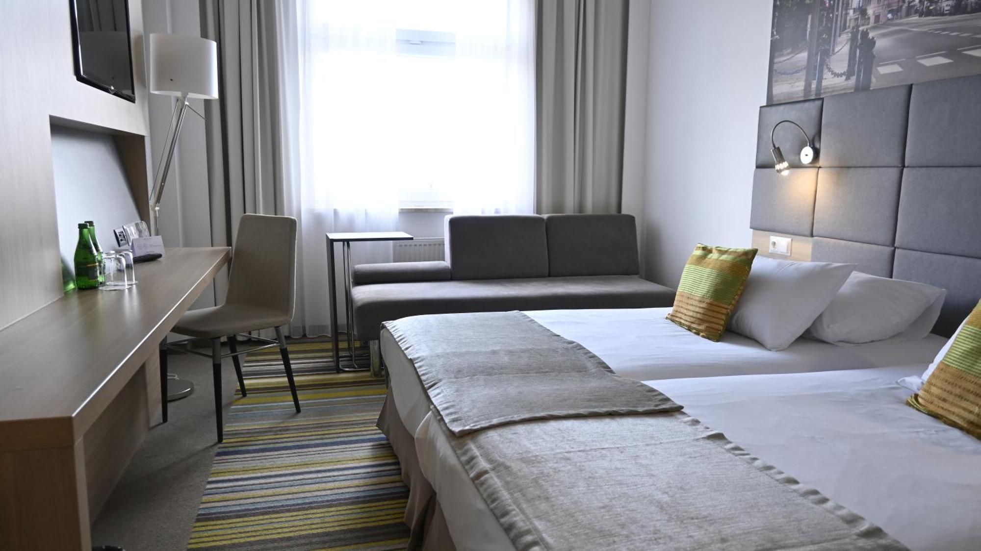 Vestil Hotel Piotrków Trybunalski Esterno foto
