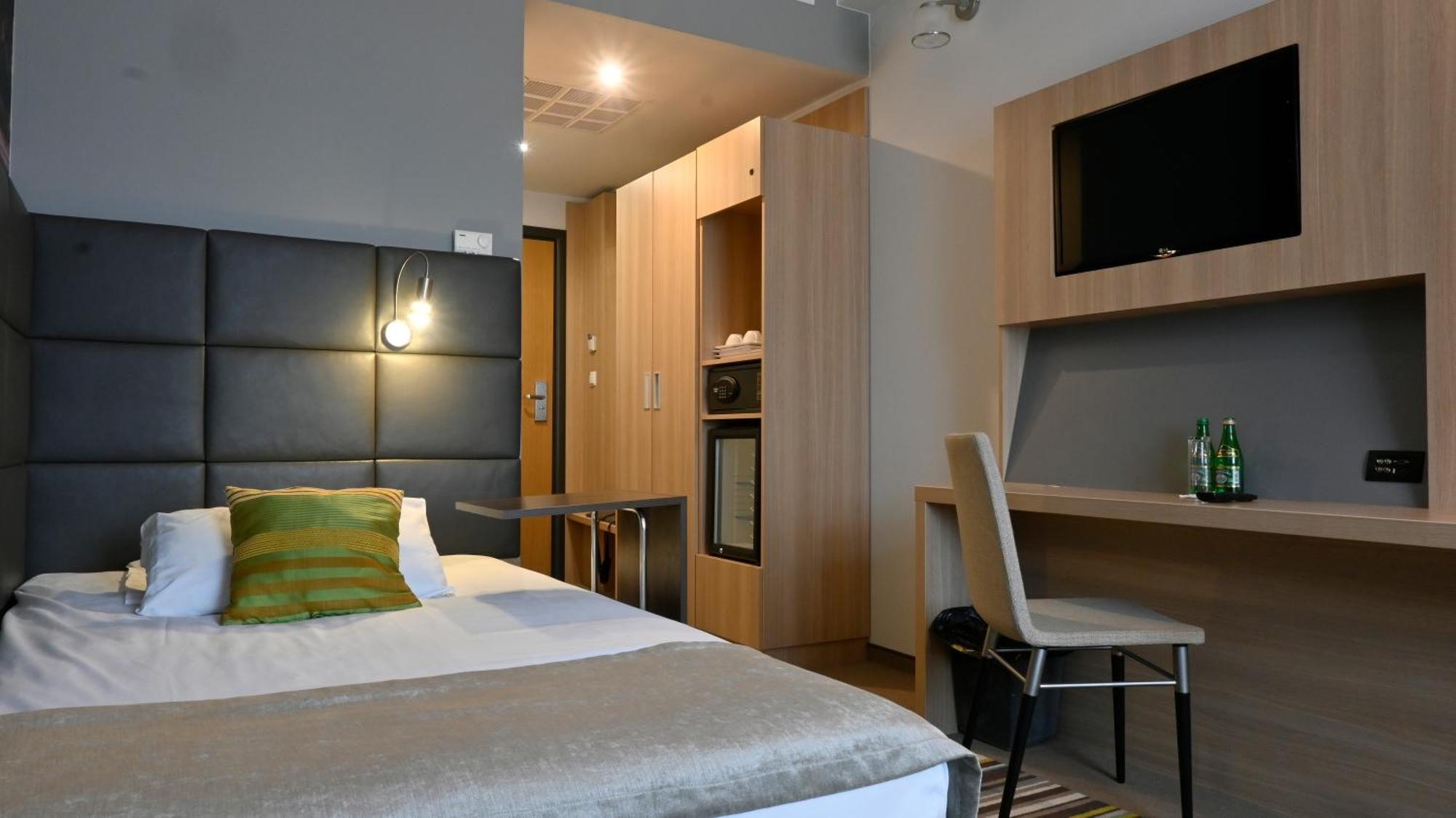 Vestil Hotel Piotrków Trybunalski Esterno foto