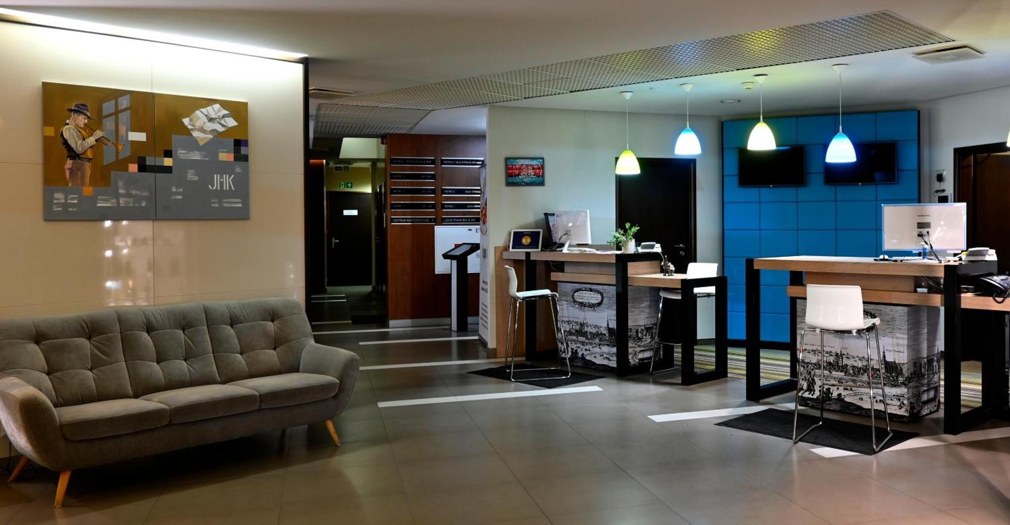 Vestil Hotel Piotrków Trybunalski Esterno foto