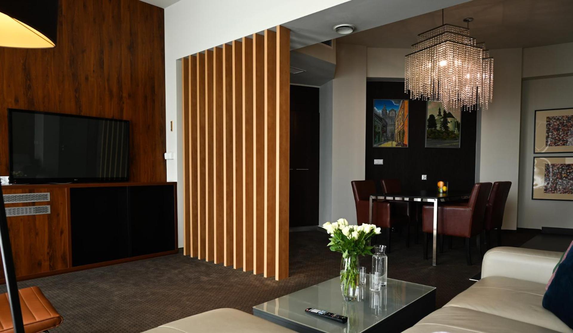 Vestil Hotel Piotrków Trybunalski Esterno foto