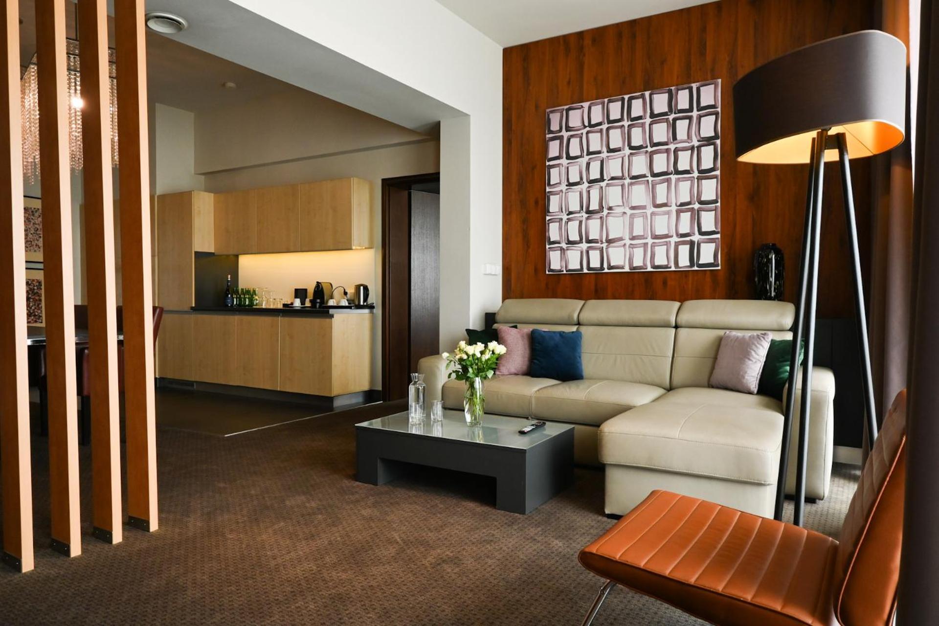 Vestil Hotel Piotrków Trybunalski Esterno foto
